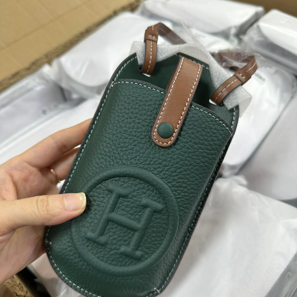 Elegant Vellum Armor Convertible Crossbody Wallet Bag for Women